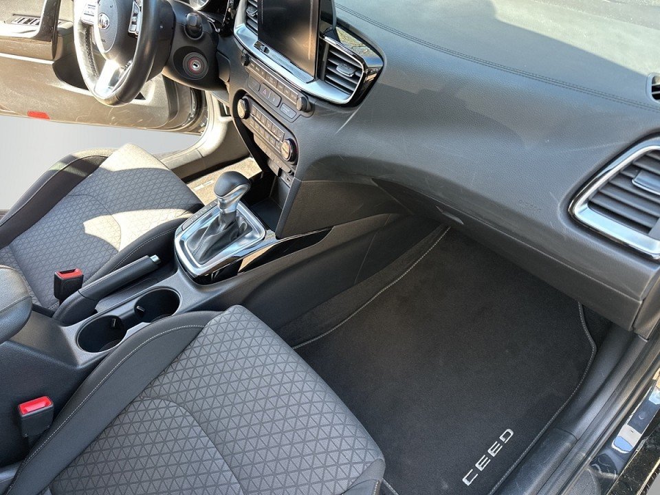 Foto 1 - Kia Ceed , Schwarz