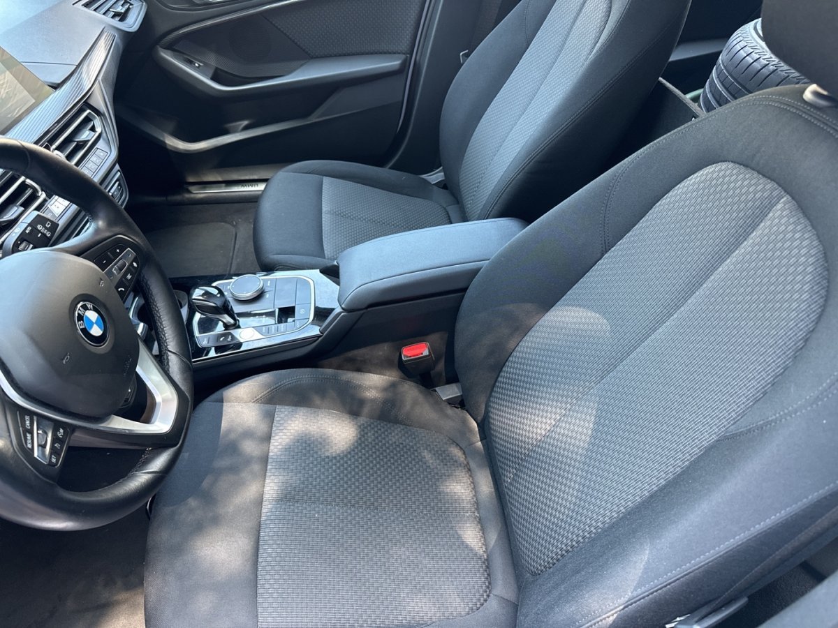 Foto 1 - BMW 116 d Aut. Klima Navi PDC SHZG, weiss