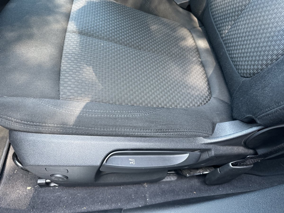 Foto 1 - BMW 116 d Aut. Klima Navi PDC SHZG, weiss