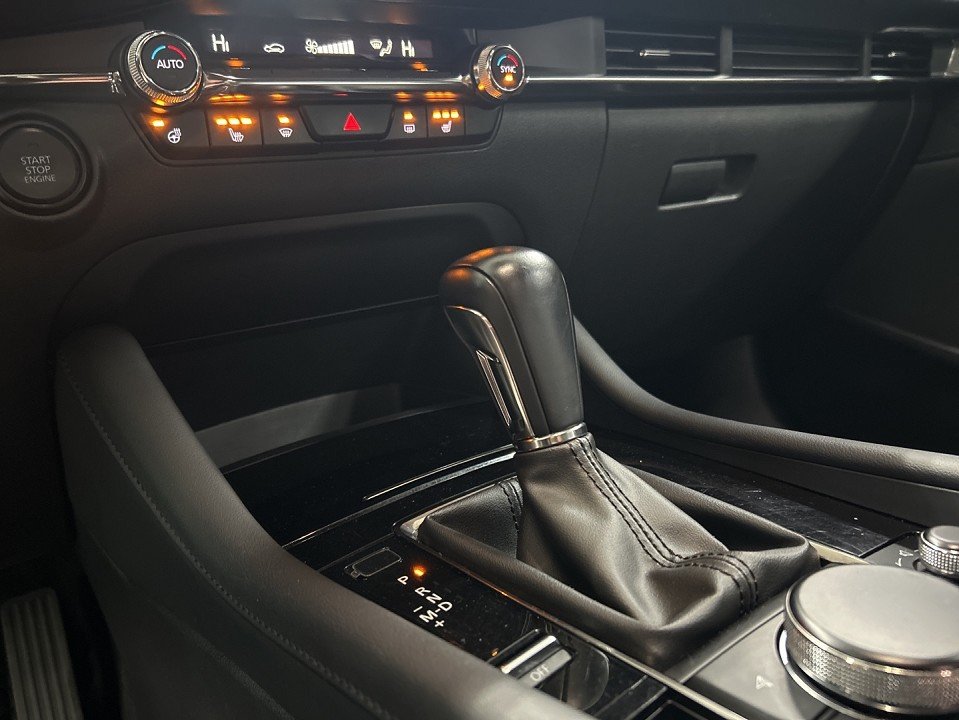 Foto 1 - Mazda 3 2.0l 'SELECTION' M Hybrid, Jet Black