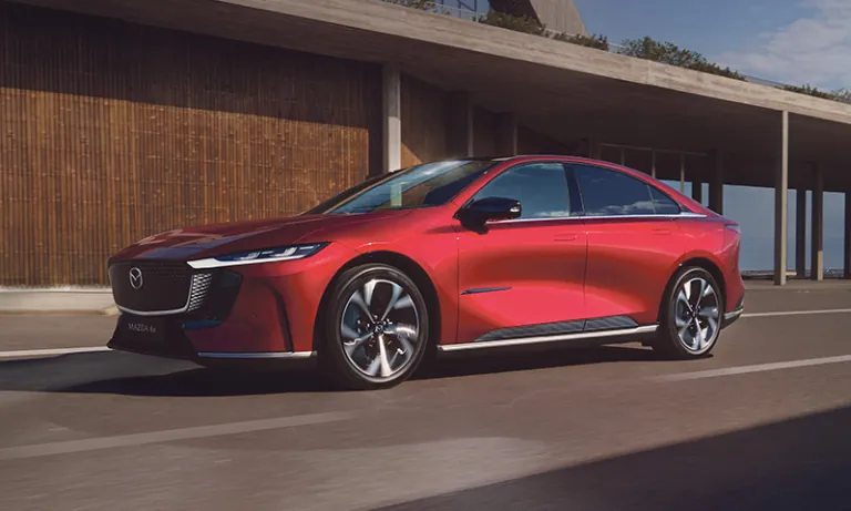 Foto von Mazda 6e EV seitlich vorne