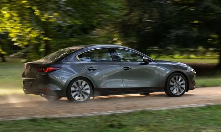Foto von Mazda3 Fastback seitlich hinten