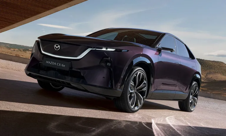 Mazda CX-6e Ansicht von schräg vorne