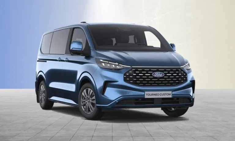 Ford Tourneo Custom Titanium Ansicht von vorne rechts