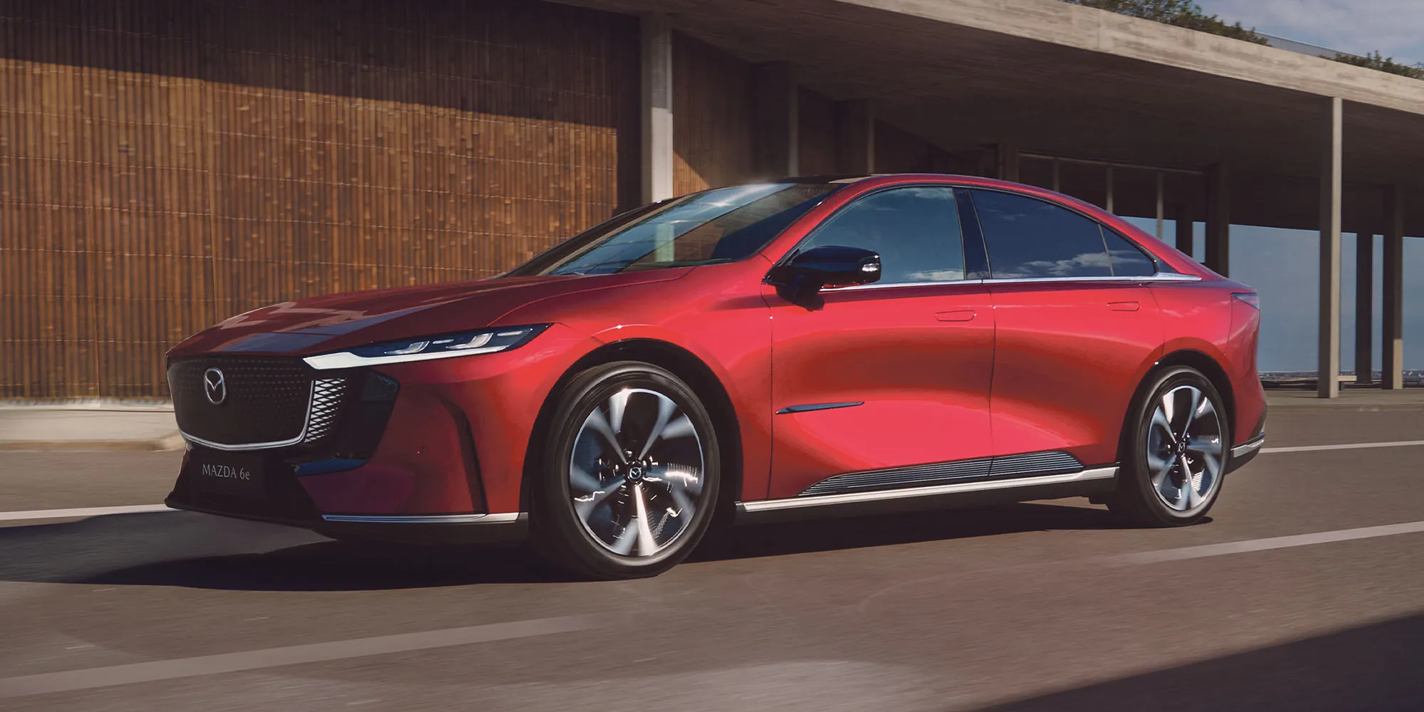 Foto von Mazda 6e EV seitlich vorne