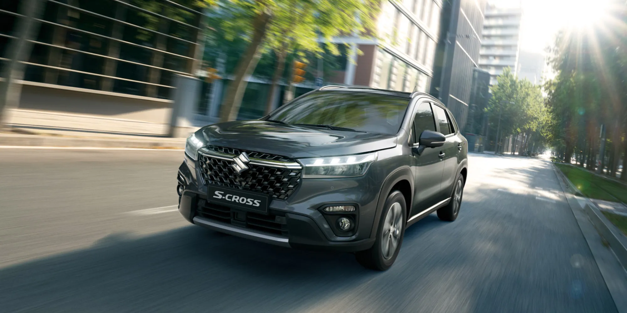 Suzuki S-Cross Ansicht schräg vorne bei Fahrt